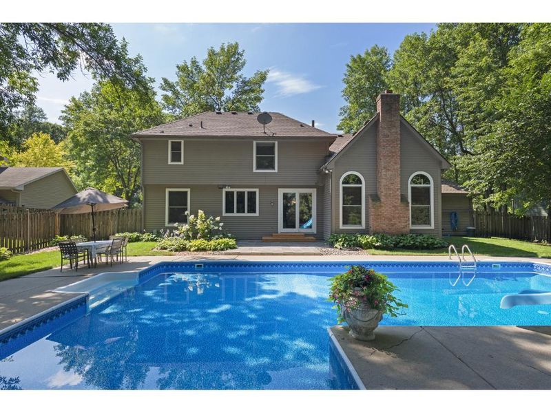 26110 Oak Leaf Trl, Excelsior, MN 55331