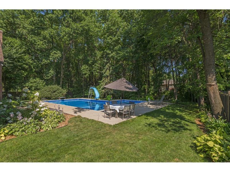 26110 Oak Leaf Trl, Excelsior, MN 55331