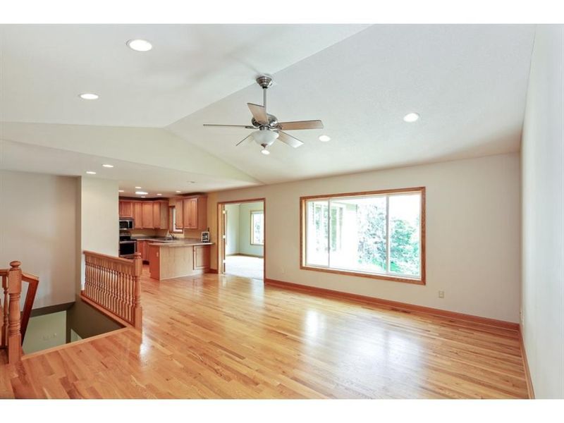 724 N Oak Dr, Vadnais Heights, MN 55127