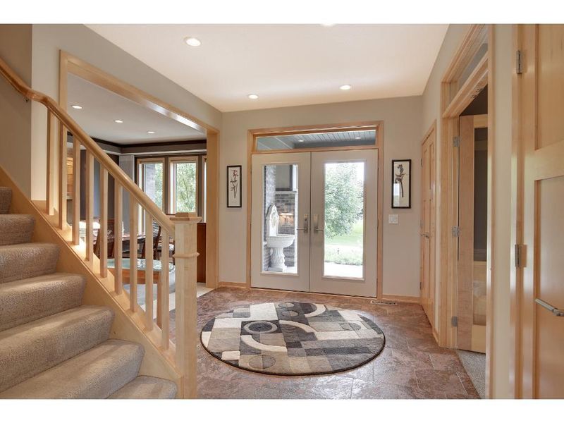 10746 Watersedge Ln, Woodbury, MN 55129