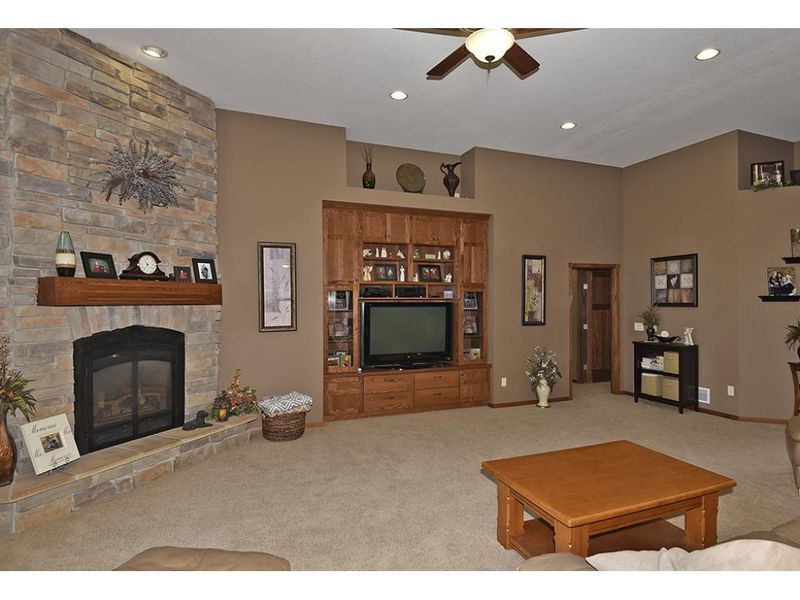 1340 Robinhood Ln SE, Owatonna, MN 55060