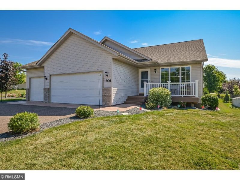 1306 Roberts Rd, Buffalo, MN 55313