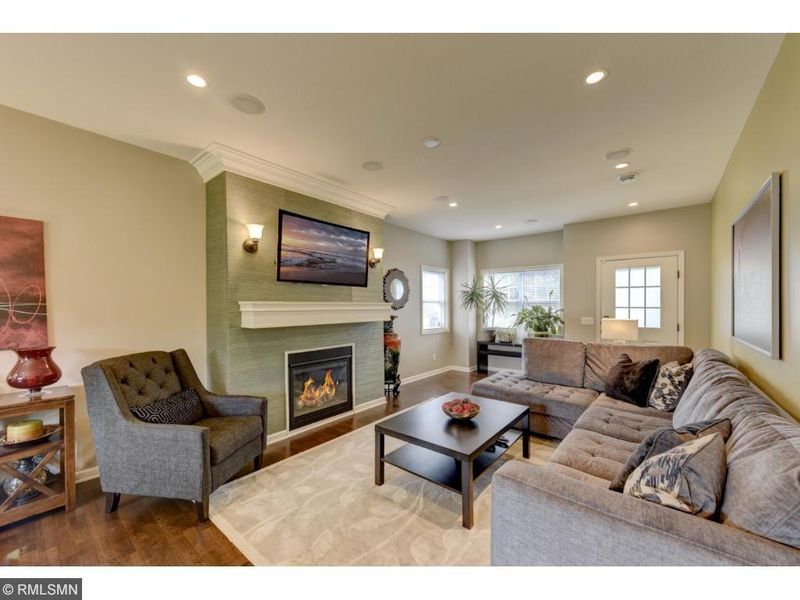 2648 Vierling Dr E, Shakopee, MN 55379