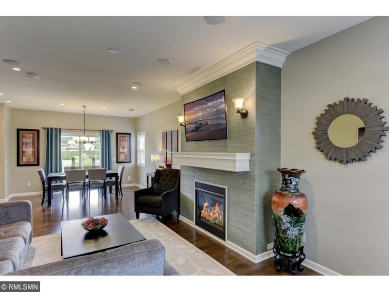 2648 Vierling Dr E, Shakopee, MN 55379