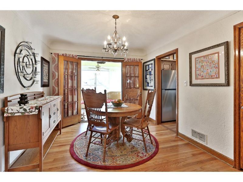 572 Hazel St N, Saint Paul, MN 55119