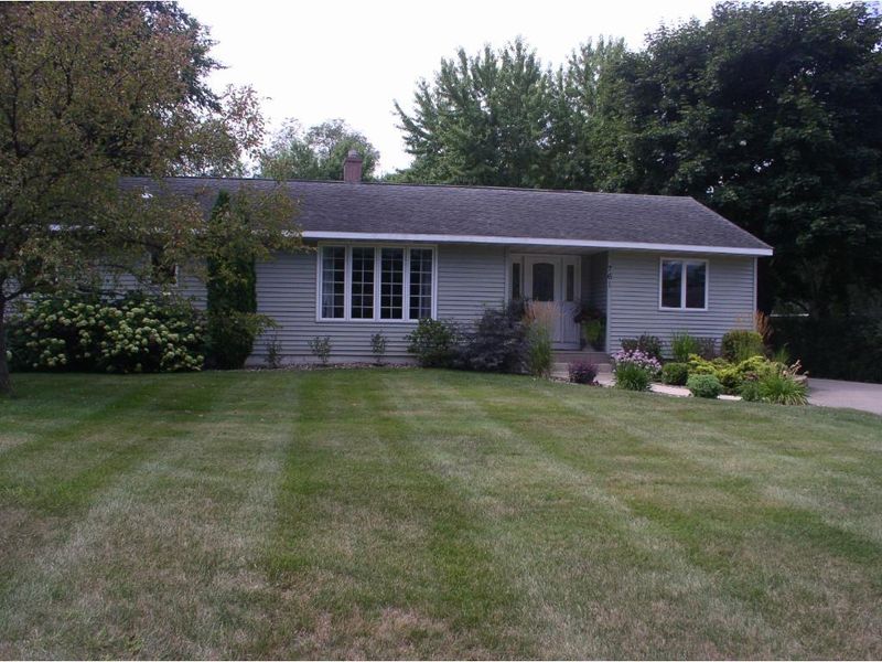761 Jefferson St, Prescott, WI 54021