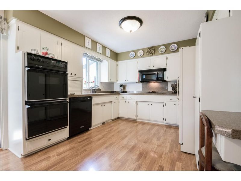 1235 Summit Ct, South Saint Paul, MN 55075