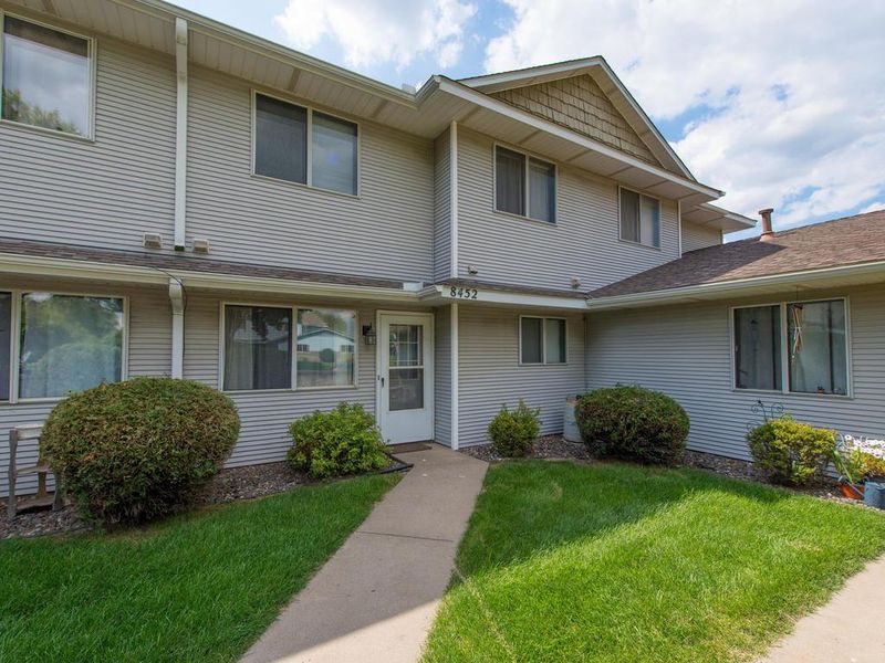 8452 S Pond Trl, Champlin, MN 55316