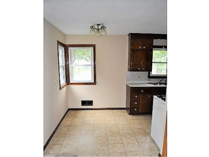 2021 E Hawthorne Ave E, Saint Paul, MN 55119