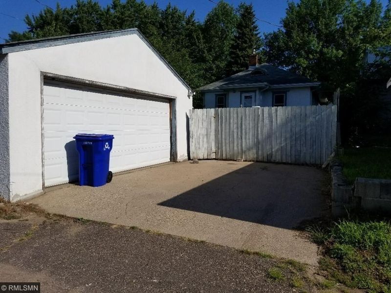 1142 Geranium Ave E, Saint Paul, MN 55106