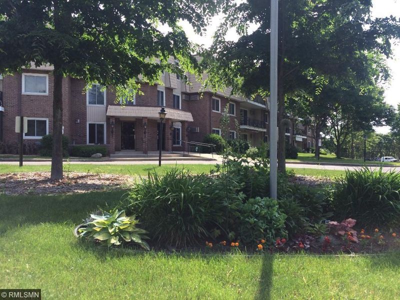 255 Westview Dr #113, West Saint Paul, MN 55118