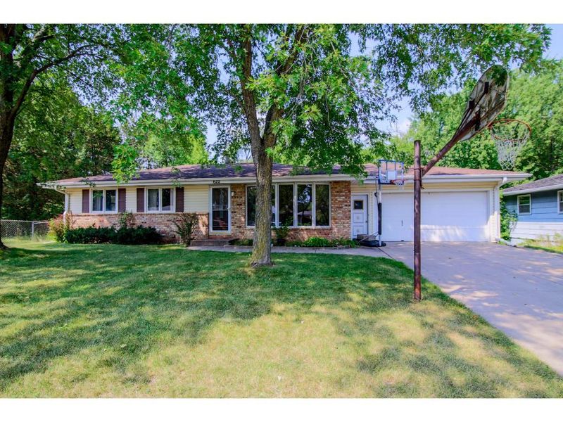 622 17th Ave NW, New Brighton, MN 55112