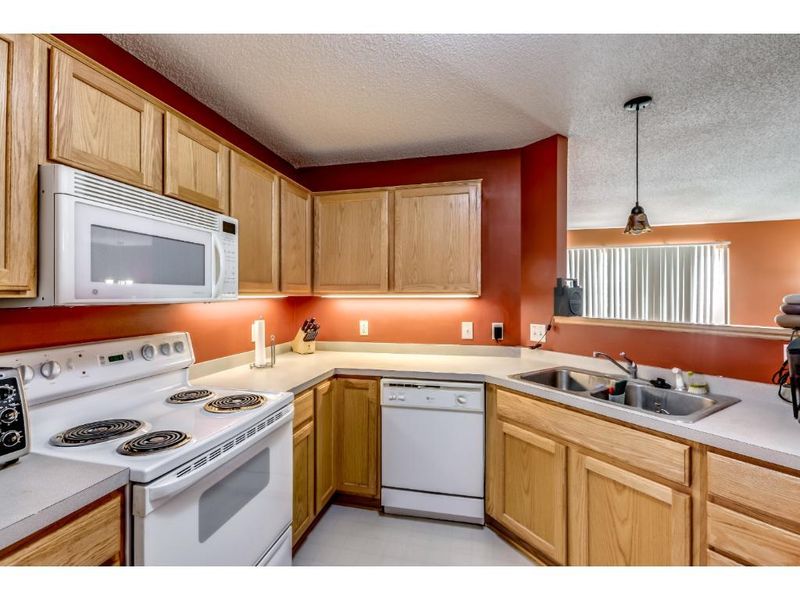 14564 Lockslie Trl, Savage, MN 55378