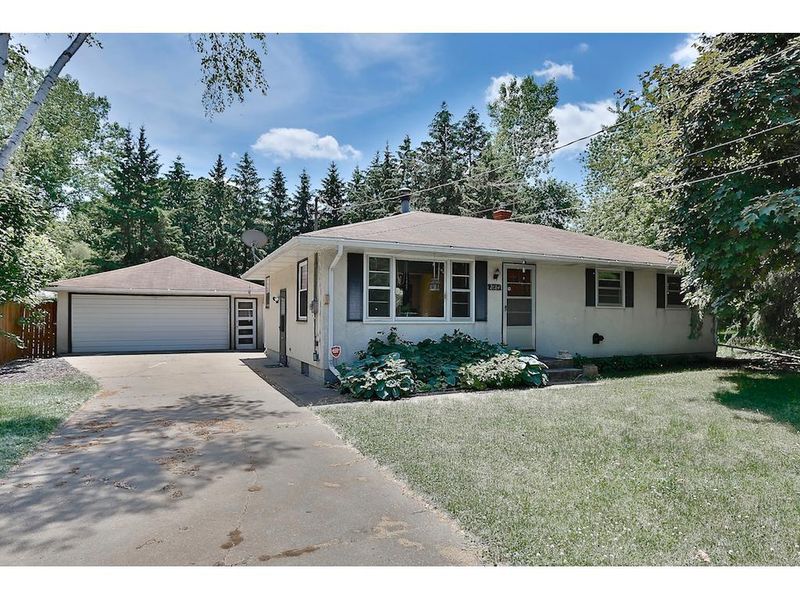 2684 Minnehaha Ave E, Maplewood, MN 55119