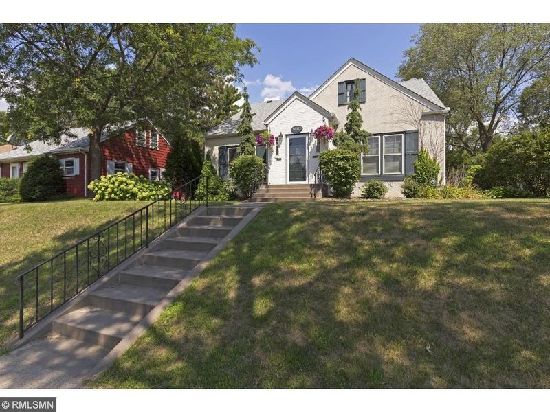 1661 Juno Ave, Saint Paul, MN 55116