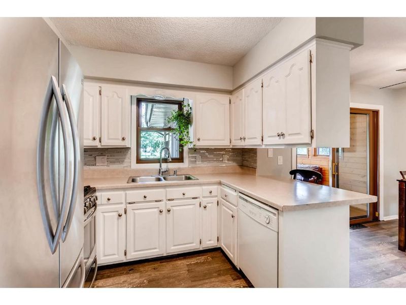 6608 81st Ave N, Brooklyn Park, MN 55445