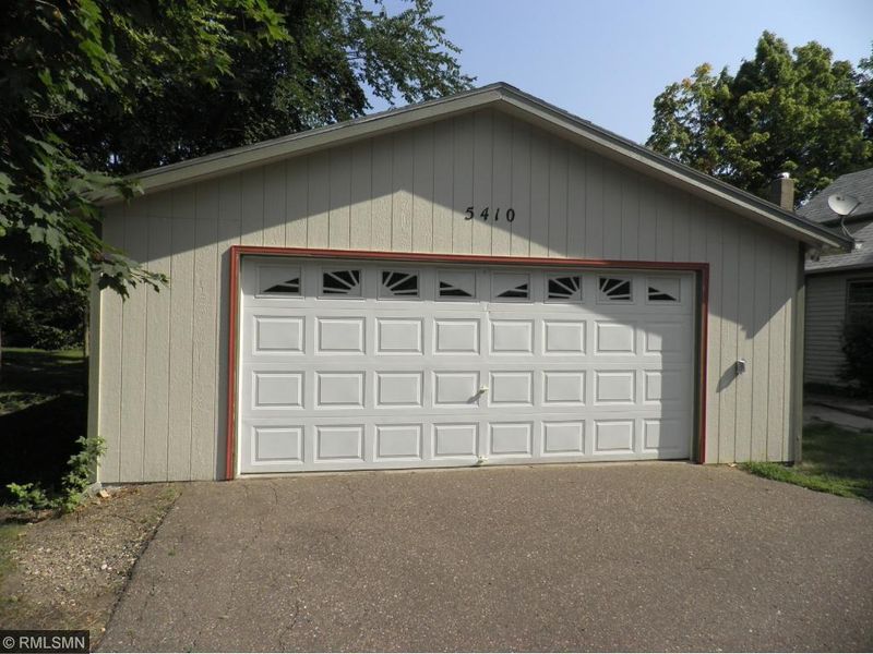 5410 Bryant St, Maple Plain, MN 55359