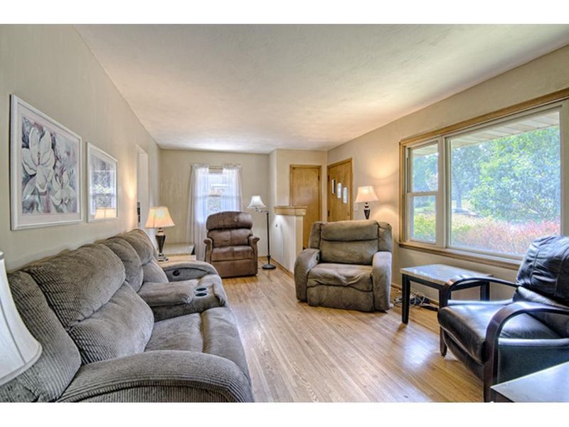 231 County Road C2 W, Roseville, MN 55113