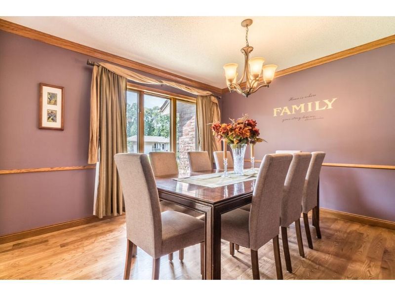 4691 Parkridge Dr, Eagan, MN 55123