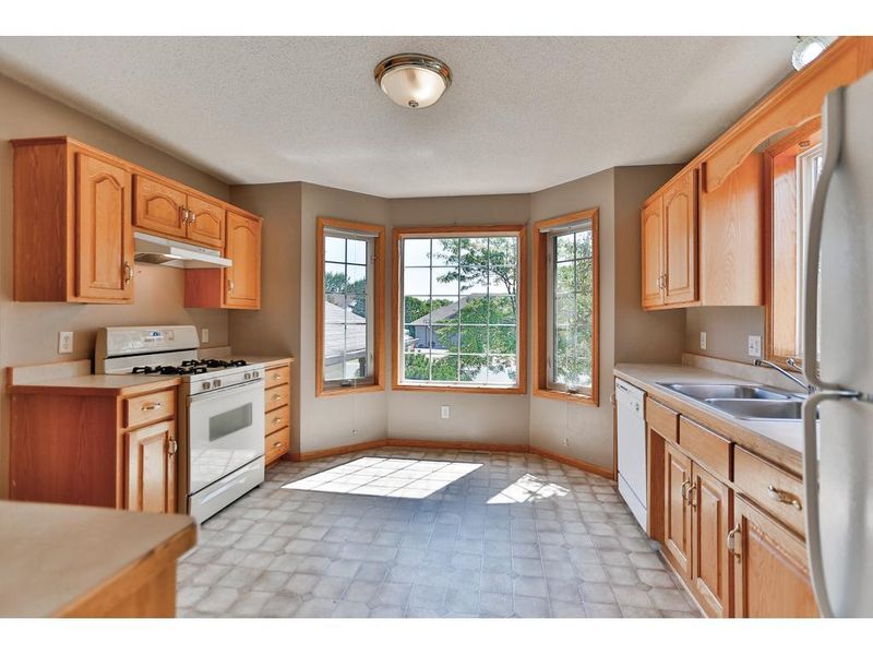 38358 Coventry Dr, North Branch, MN 55056