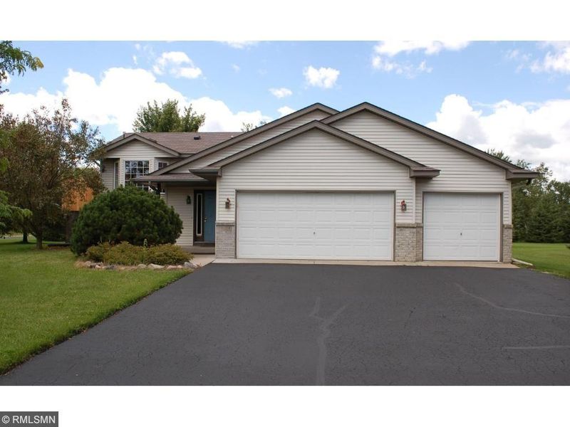 38358 Coventry Dr, North Branch, MN 55056