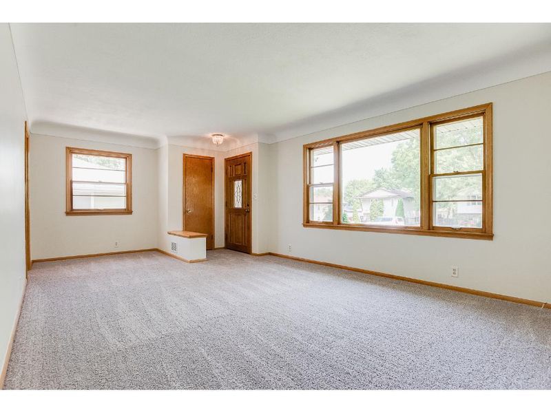 837 20th Ave N, South Saint Paul, MN 55075