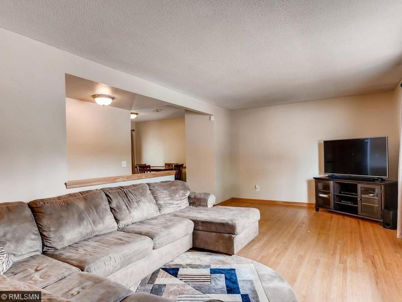 913 38th Ave, Anoka, MN 55303