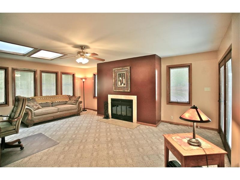 963 Montana Ave W, Saint Paul, MN 55117