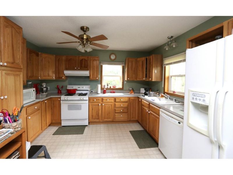 3566 Granada Ave N, Oakdale, MN 55128