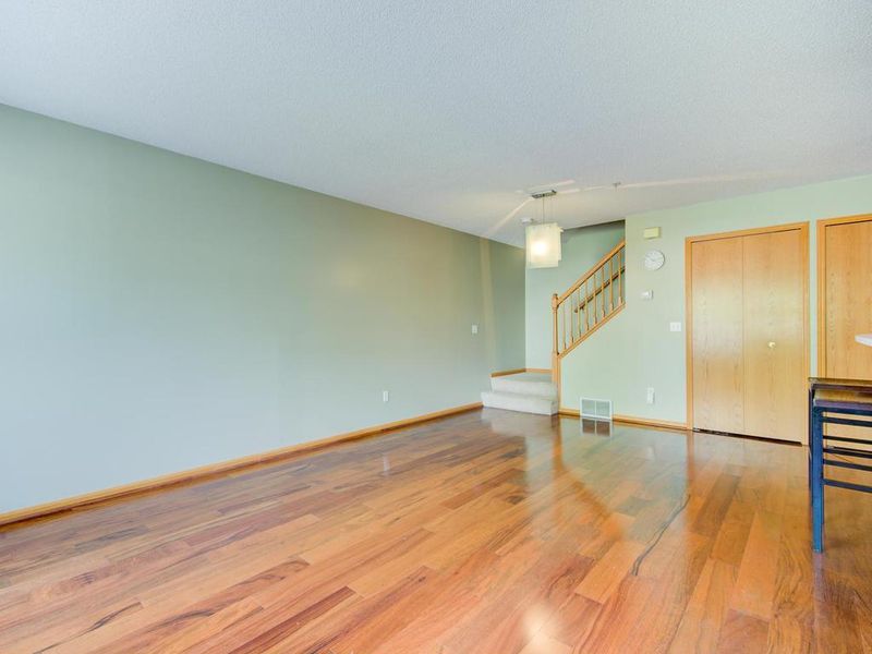 9019 Scarlet Globe Dr, Eden Prairie, MN 55347