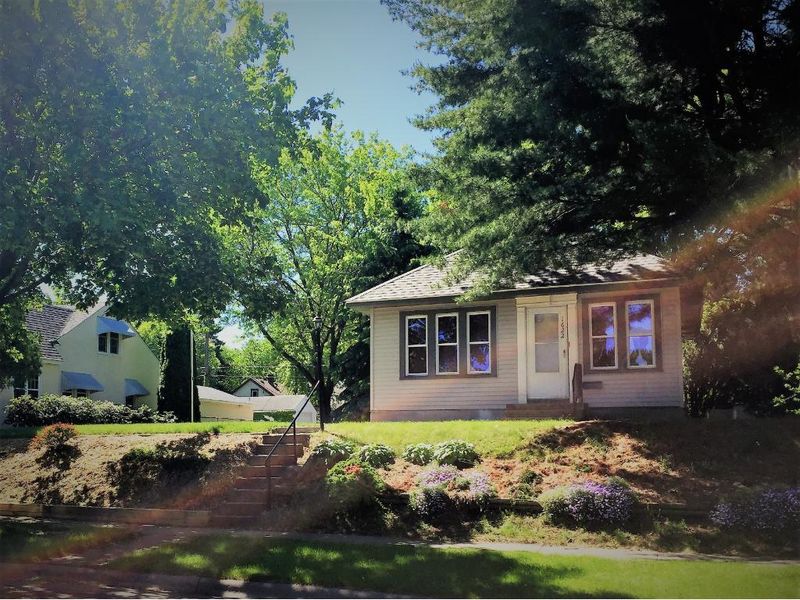 1622 Beech St, Saint Paul, MN 55106