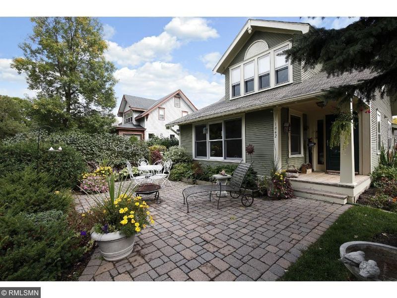 1642 E Shore Dr, Saint Paul, MN 55106