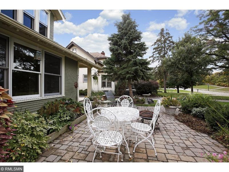 1642 E Shore Dr, Saint Paul, MN 55106