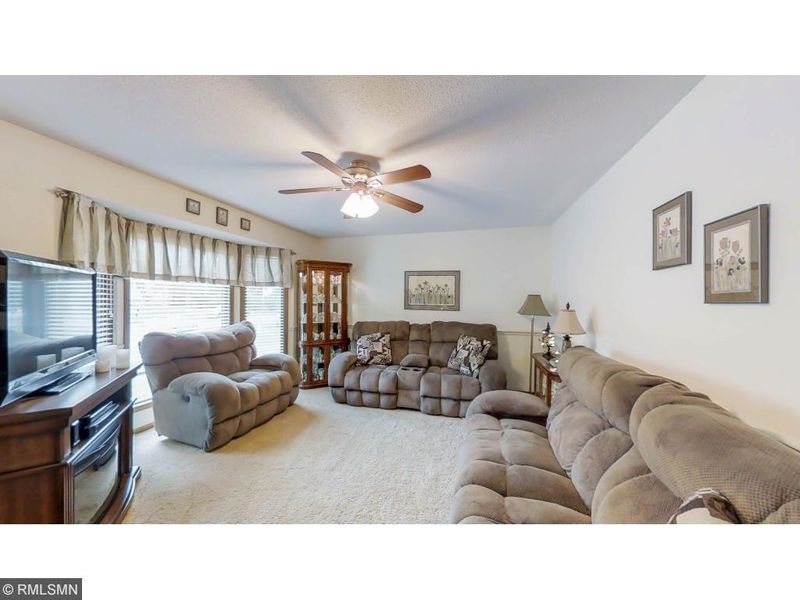 4551 141th St W, Apple Valley, MN 55124