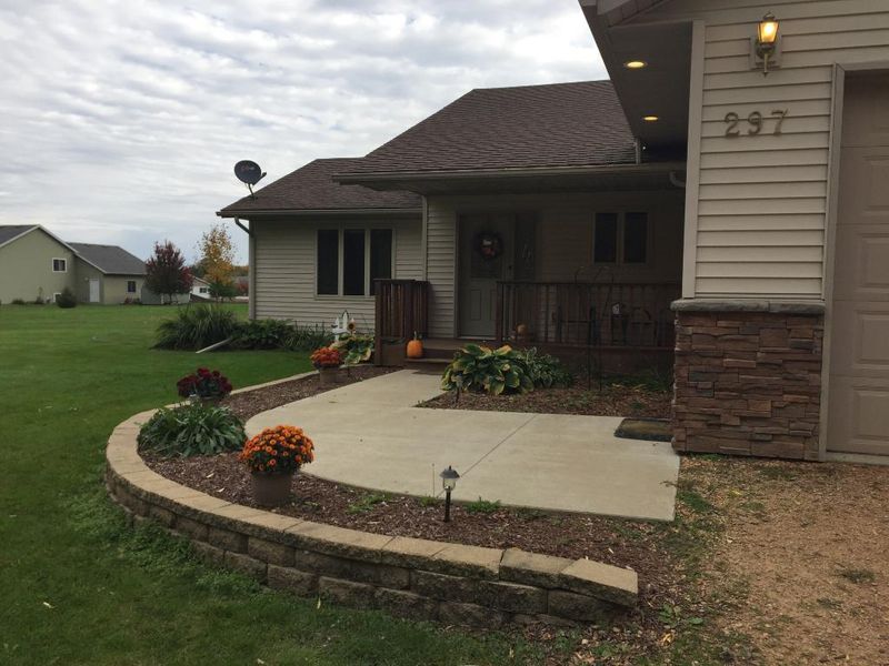 297 Hickory Ln, Henderson, MN 56044