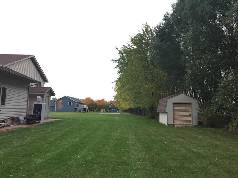 297 Hickory Ln, Henderson, MN 56044