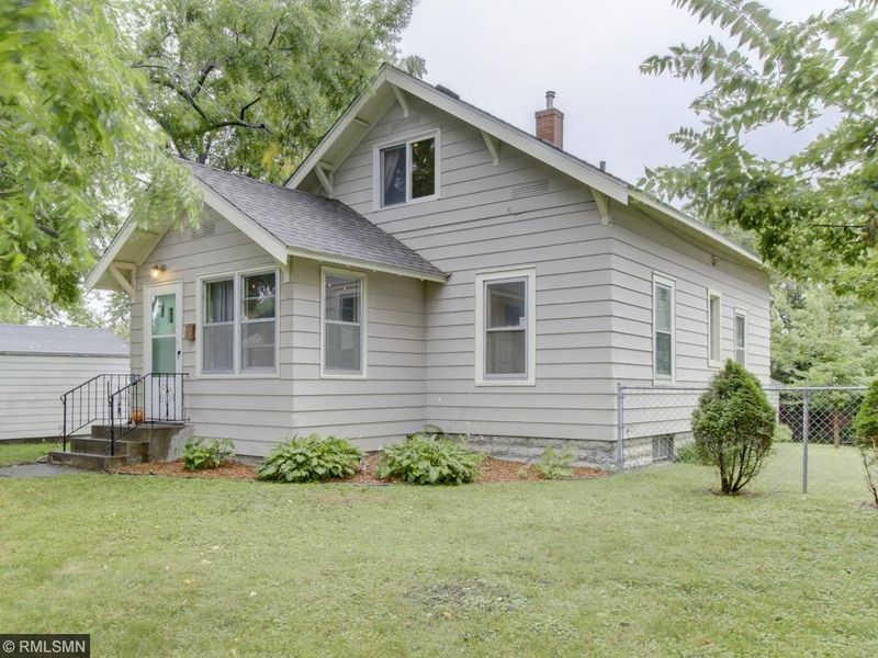 810 37th Ave NE, Minneapolis, MN 55421