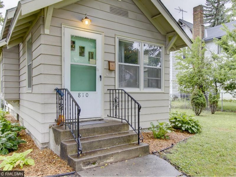 810 37th Ave NE, Minneapolis, MN 55421