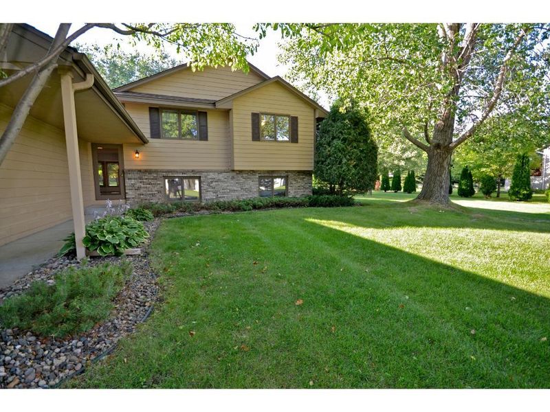 508 Wood Way, Burnsville, MN 55337