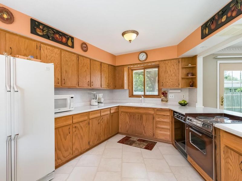 109 Wentworth Pl, Burnsville, MN 55337