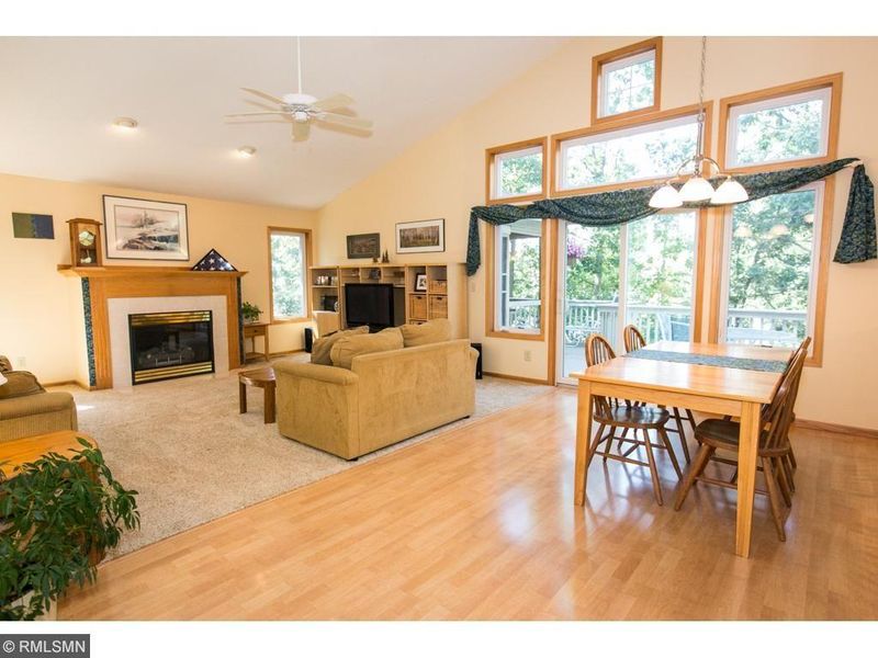 525 Edith Ave, Mahtomedi, MN 55115