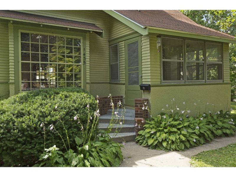 1435 Mckinley St, Saint Paul, MN 55108