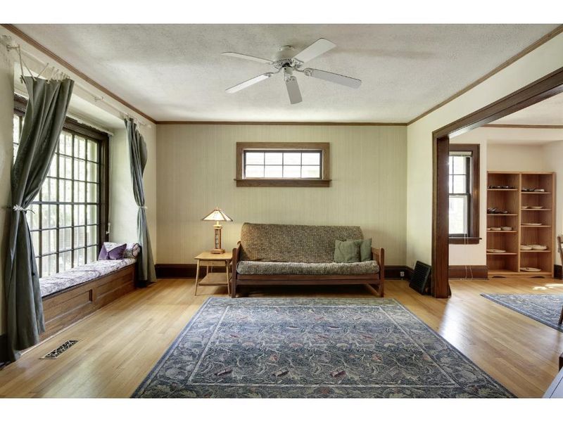 1435 Mckinley St, Saint Paul, MN 55108