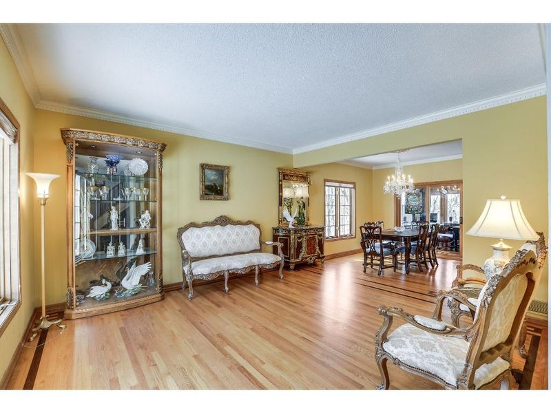 1917 Charlton St, West Saint Paul, MN 55118
