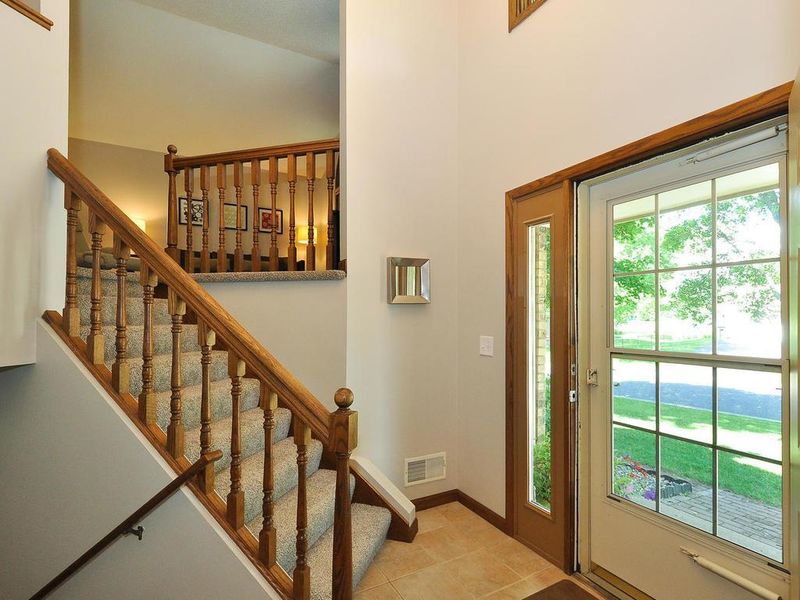 9162 Shenandoah Ln N, Maple Grove, MN 55369