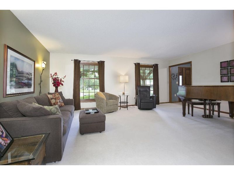 6904 Jeremy Ct, Eden Prairie, MN 55346
