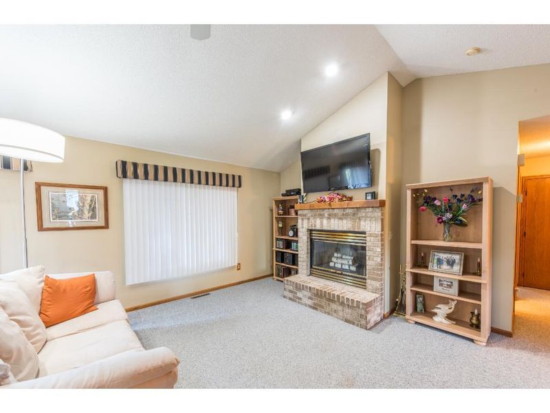 358 Highwood Drive Cir, Chaska, MN 55318