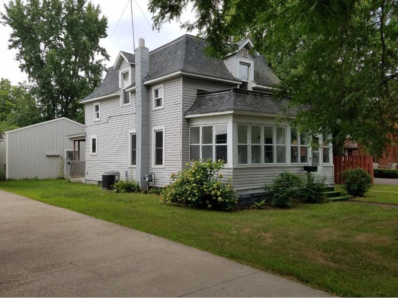 733 E Wells St, Durand, WI 54736
