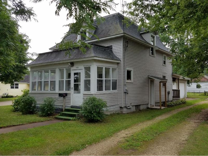 733 E Wells St, Durand, WI 54736