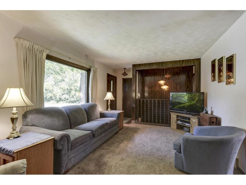10875 Joy Ln, Minnetonka, MN 55305